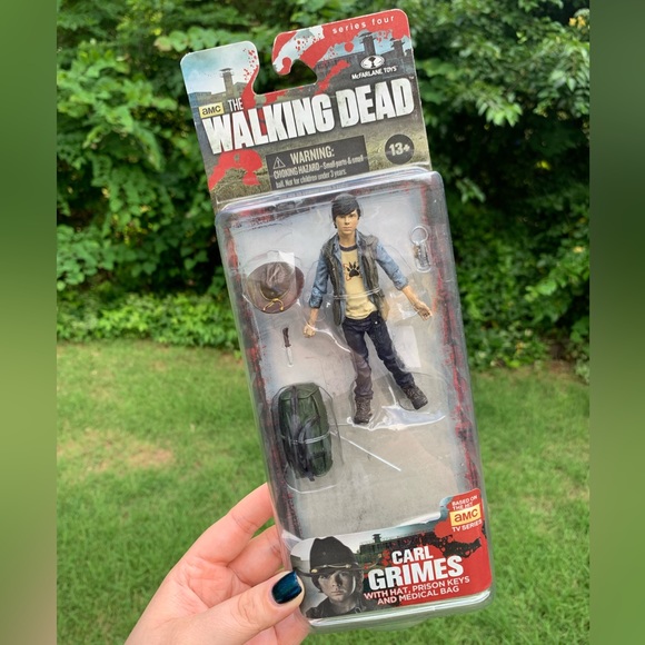 Carl from The Waking Dead Action Figure - Picture 8 of 10